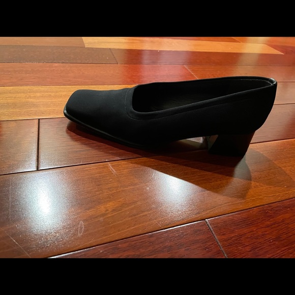 Stuart Weitzman black low chunky heel pump - Picture 4 of 5